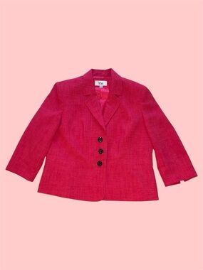Le Suit Pink Blazer with Black Buttons and Notched Lapel